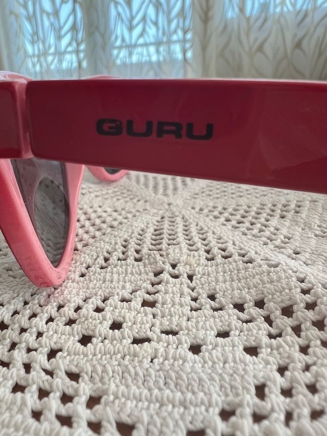 Occhiali rossi Guru