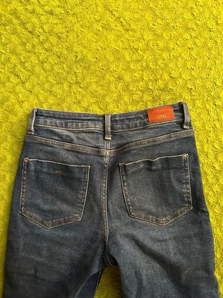 Pantalón campana de Zara