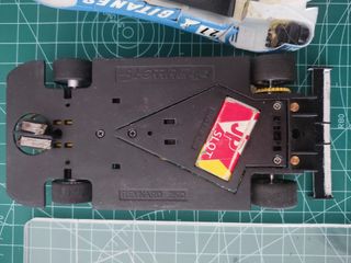 slot scalextric Reynard2KQ material calibrado