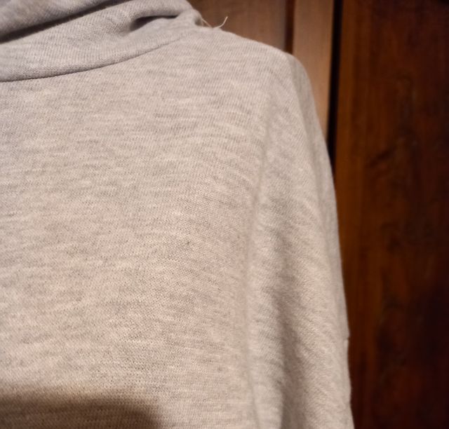 Vestito in felpa leggera con cappuccio