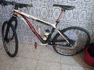 Bicicleta montaña + RODILLO (Fotos por privado)