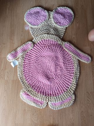 Alfombra infantil de ganchillo con trapillo