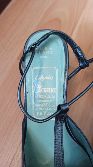 Sandalias de tacón con punta