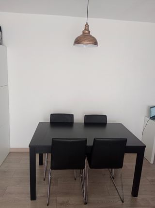 Mesa y sillas comedor