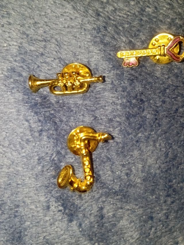 Lote pins/broche dorados