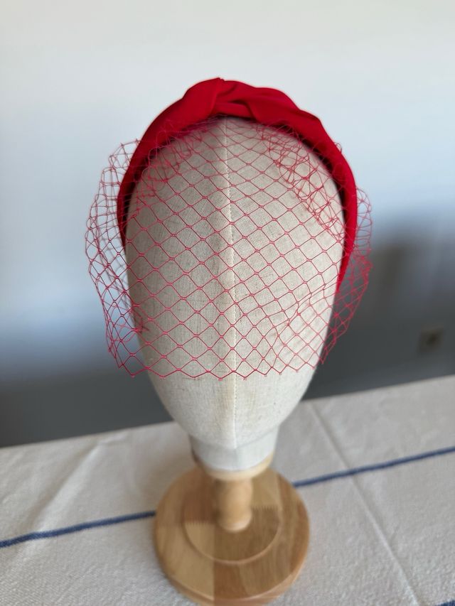 Copricapo in rete rossa