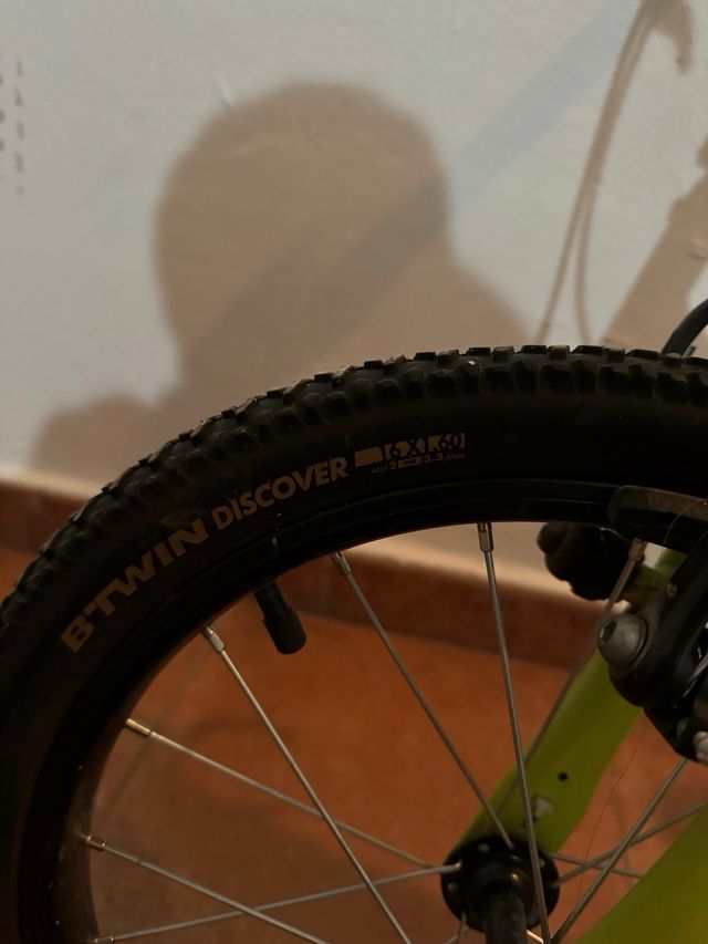 Bicicleta niños 16 pulgadas Btwin 500 Dark Hero 