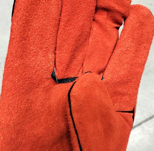 Guantes para soldador nuevos.
