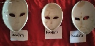 Lotto 13 maschere veneziane in ceramica decorate