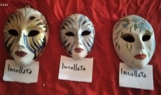 Lotto 13 maschere veneziane in ceramica decorate