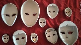 Lotto 13 maschere veneziane in ceramica decorate