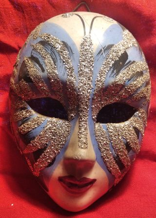 Lotto 13 maschere veneziane in ceramica decorate