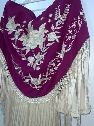 Traje flamenca y mantoncillo