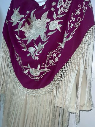 Traje flamenca y mantoncillo