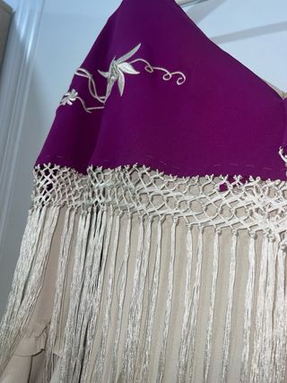 Traje flamenca y mantoncillo