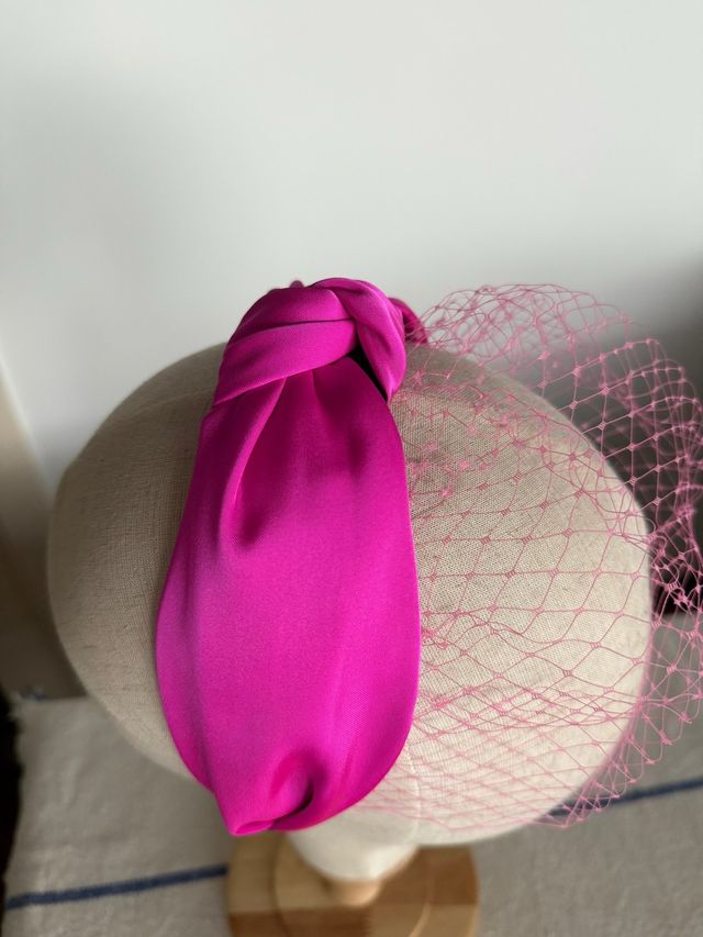 Copricapo in rete fucsia