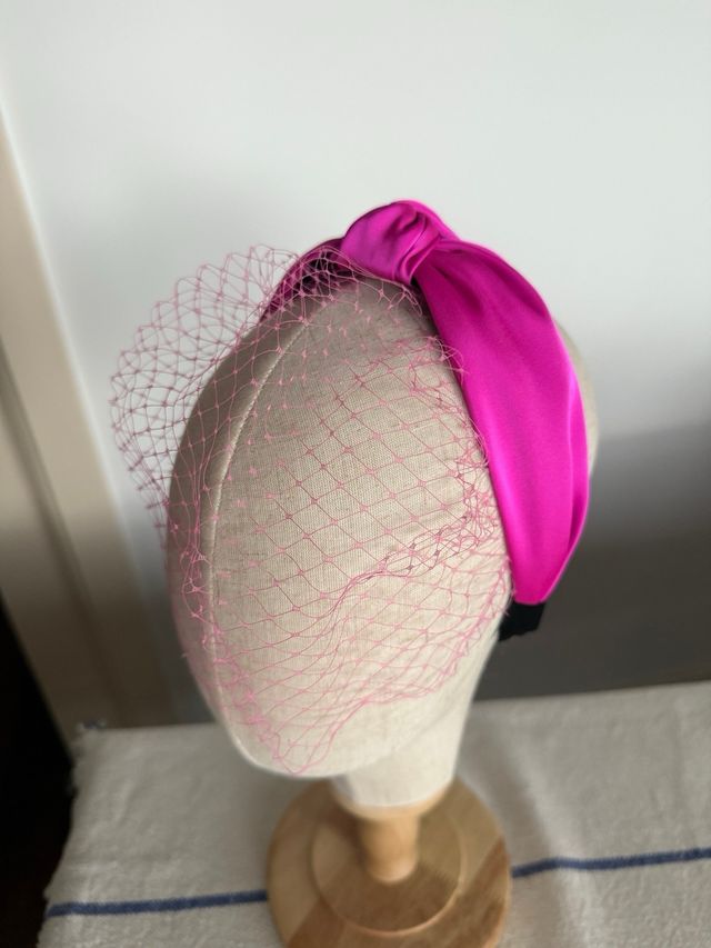 Copricapo in rete fucsia