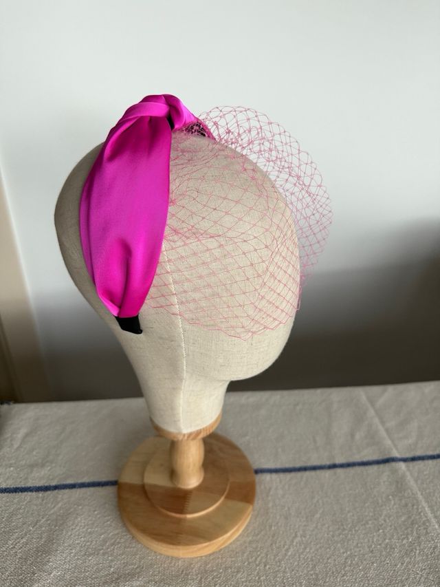 Copricapo in rete fucsia