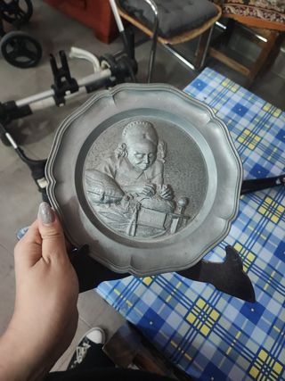 Antiguo plato de bronce