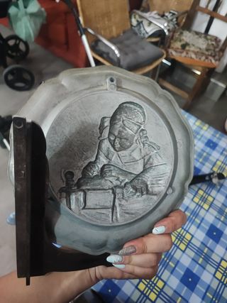 Antiguo plato de bronce