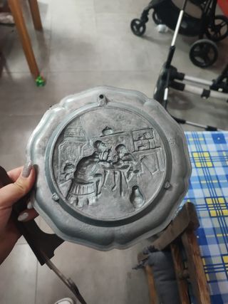 Antiguo plato de bronce