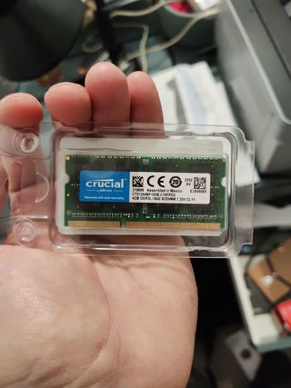 Dos memorias RAM 4gb DDR3L Crucial 160015 