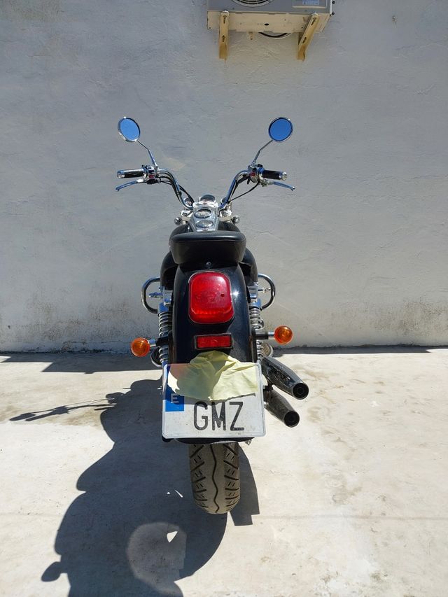 Se vende moto custom 125