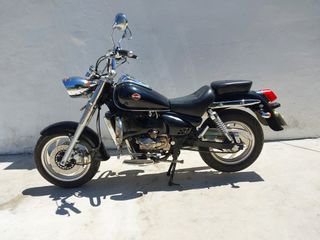 Se vende moto custom 125