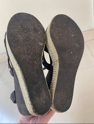 Sandalias Cuña Negras y Doradas