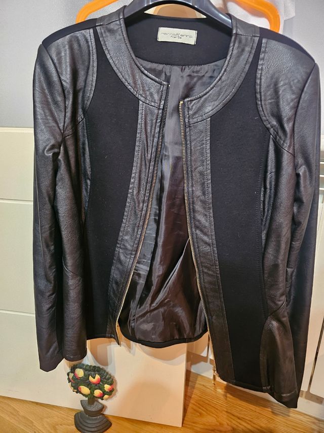 Chaqueta polipiel y tejido