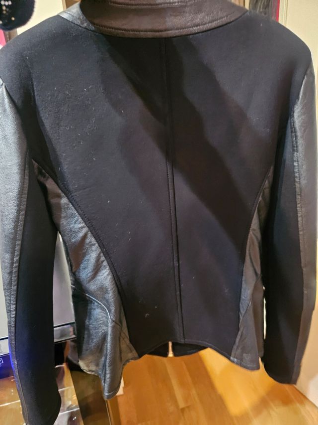 Chaqueta polipiel y tejido