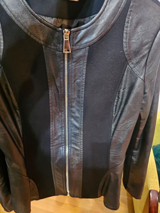 Chaqueta polipiel y tejido