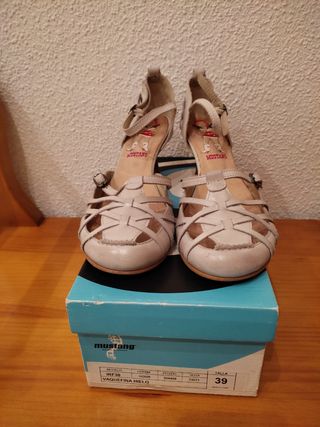 Zapatos tacón Mustang T39