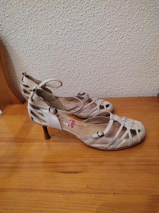 Zapatos tacón Mustang T39