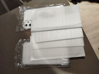 2 Fundas iphone 11 y 4 protectores pantalla