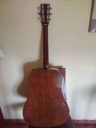 GUITARRA ACÚSTICA