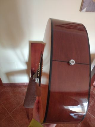 GUITARRA ACÚSTICA