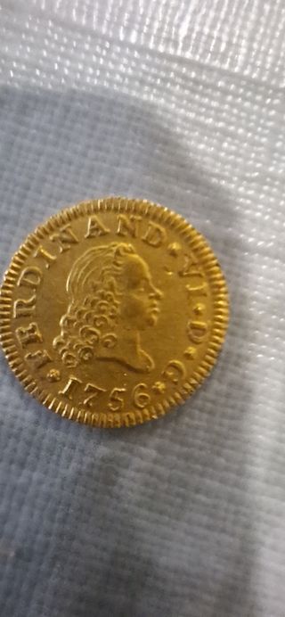 Moneda oro 1/2 escudo. De 1,8g. Rey Fernando VI,