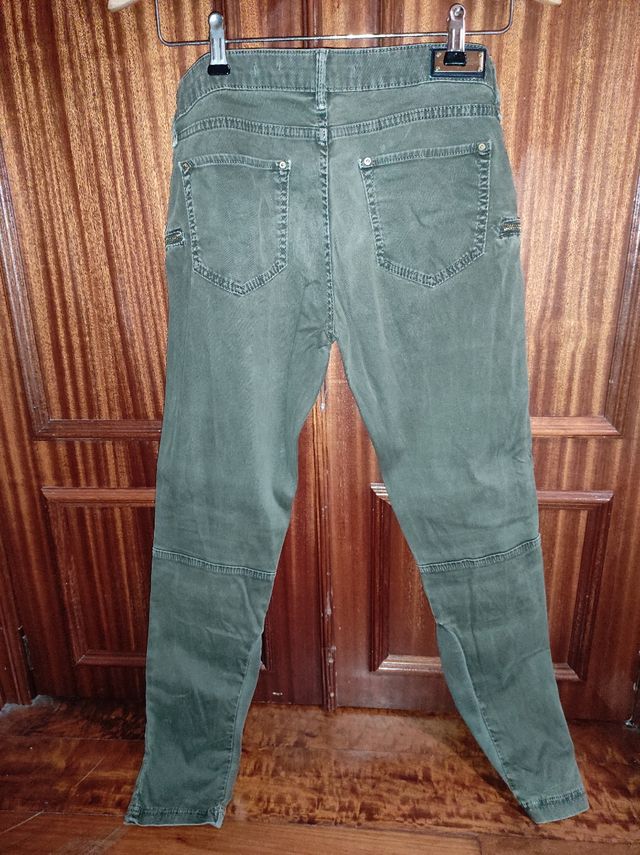 Vaqueros verde militar Zara
