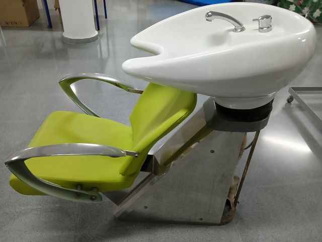 Dos lava Cabezas de peluquería