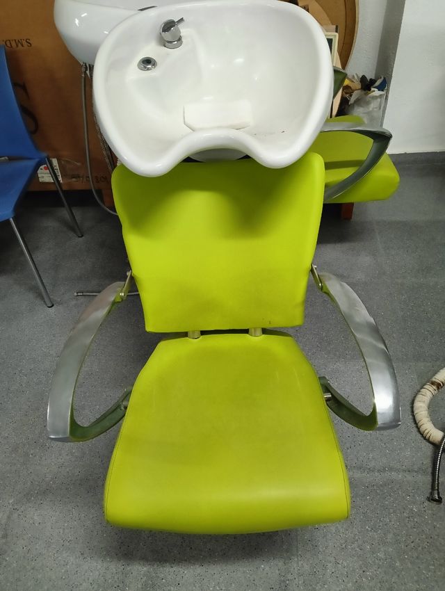 Dos lava Cabezas de peluquería