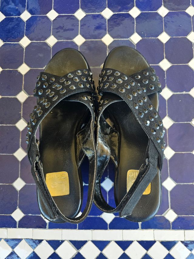 Plataformas negras pedreria