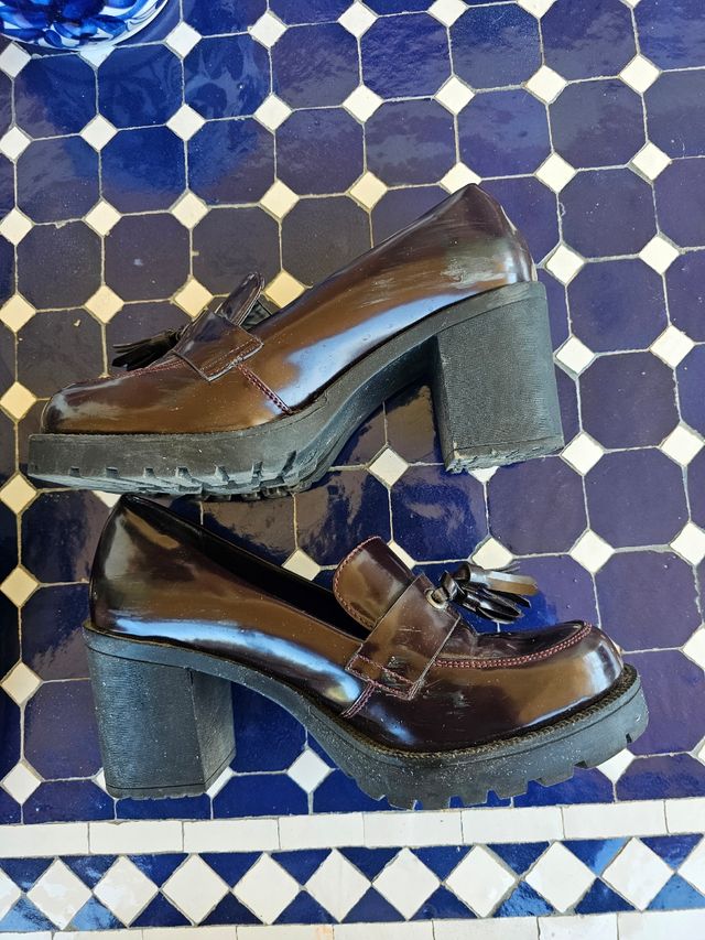 Mocasines de tacón burdeos