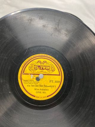 Lote de 60 discos de gramola, música india. Ver