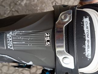 Botas y bastones de esquiar