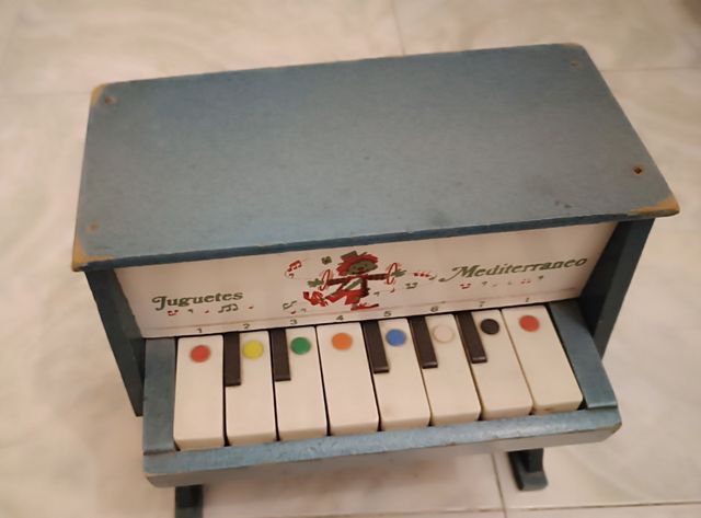 Piano juguetes mediterráneo