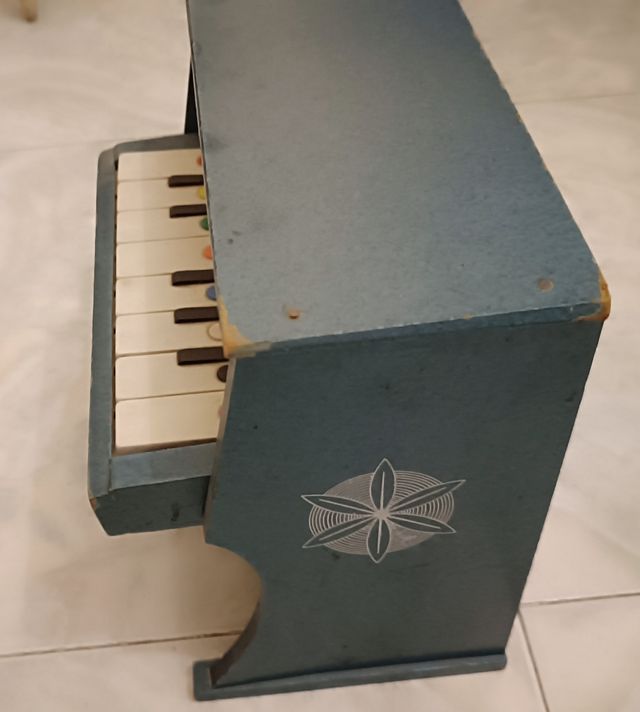 Piano juguetes mediterráneo