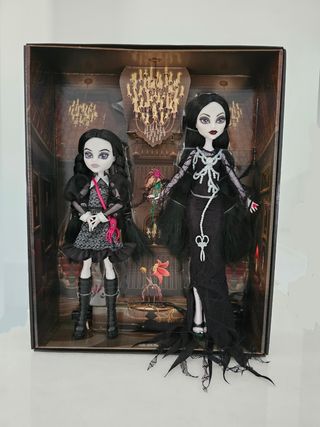 IN MANO Monster High Family Addams