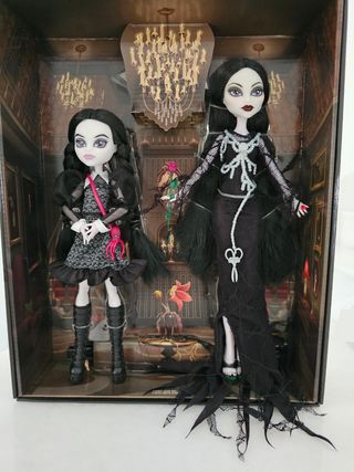 IN MANO Monster High Family Addams
