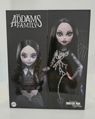 IN MANO Monster High Family Addams